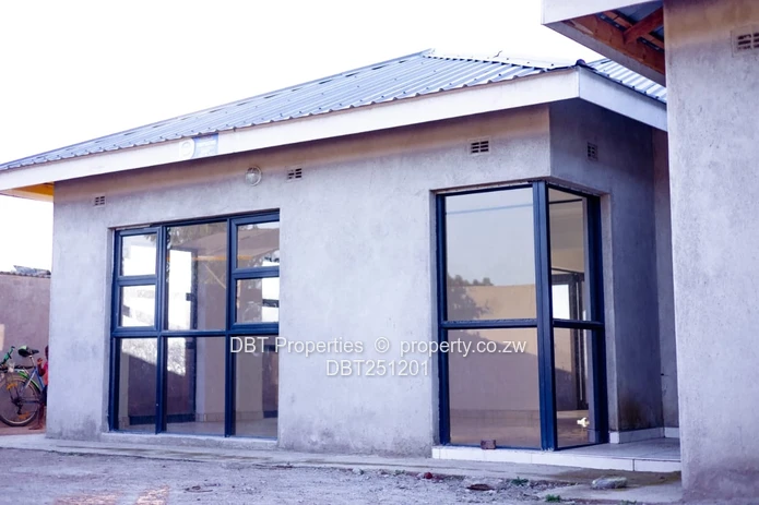 Spacious 4-Bed Seke Home — Metal Roof, Borehole