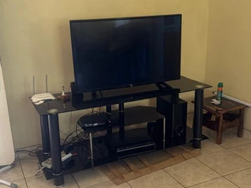 2 Bedroom Flat & Apartment